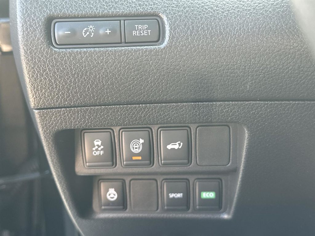 Thumbnail: 2017 Nissan Rogue - 29