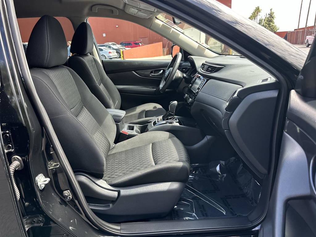 Thumbnail: 2017 Nissan Rogue - 12