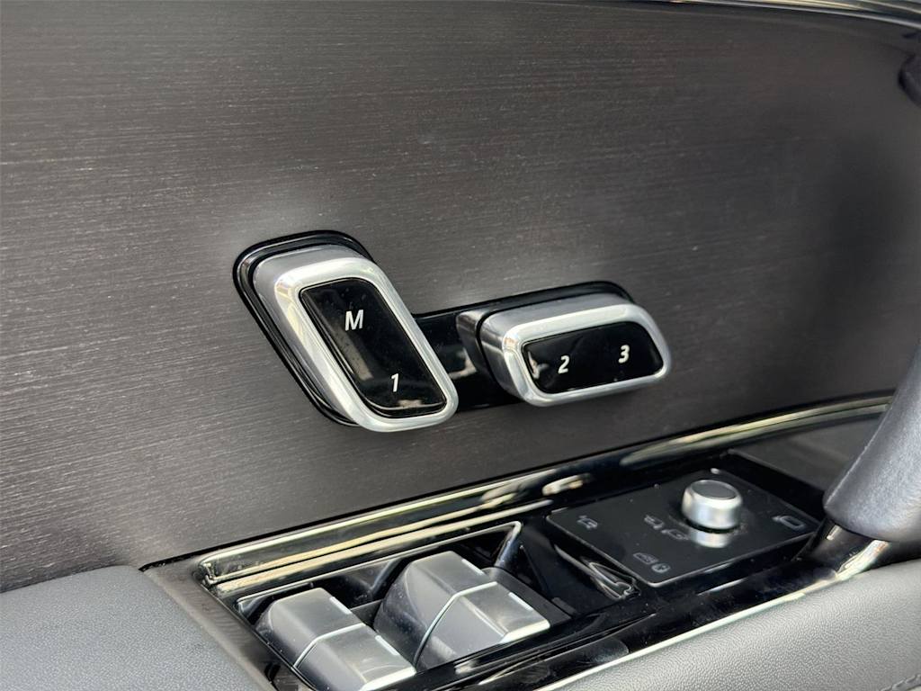 Thumbnail: 2023 Land Rover Range Rover Sport - 23