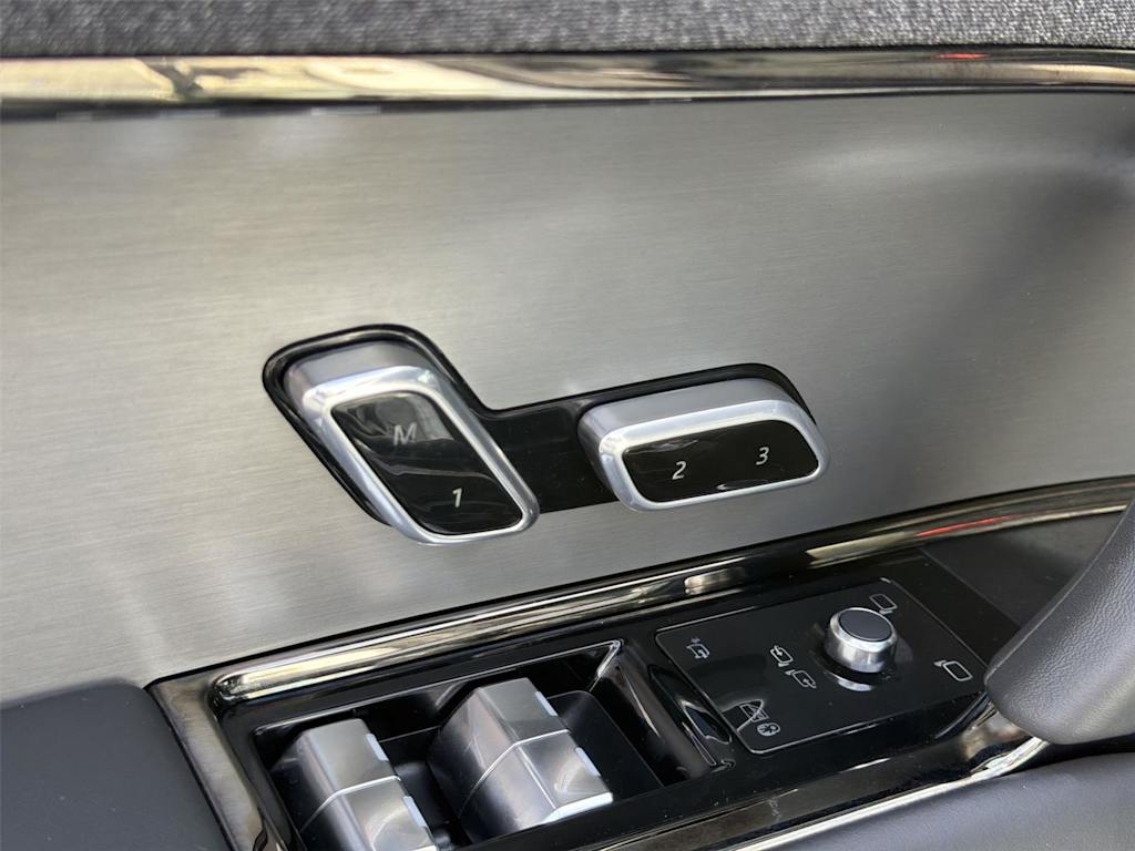 Thumbnail: 2025 Land Rover Range Rover Sport - 23