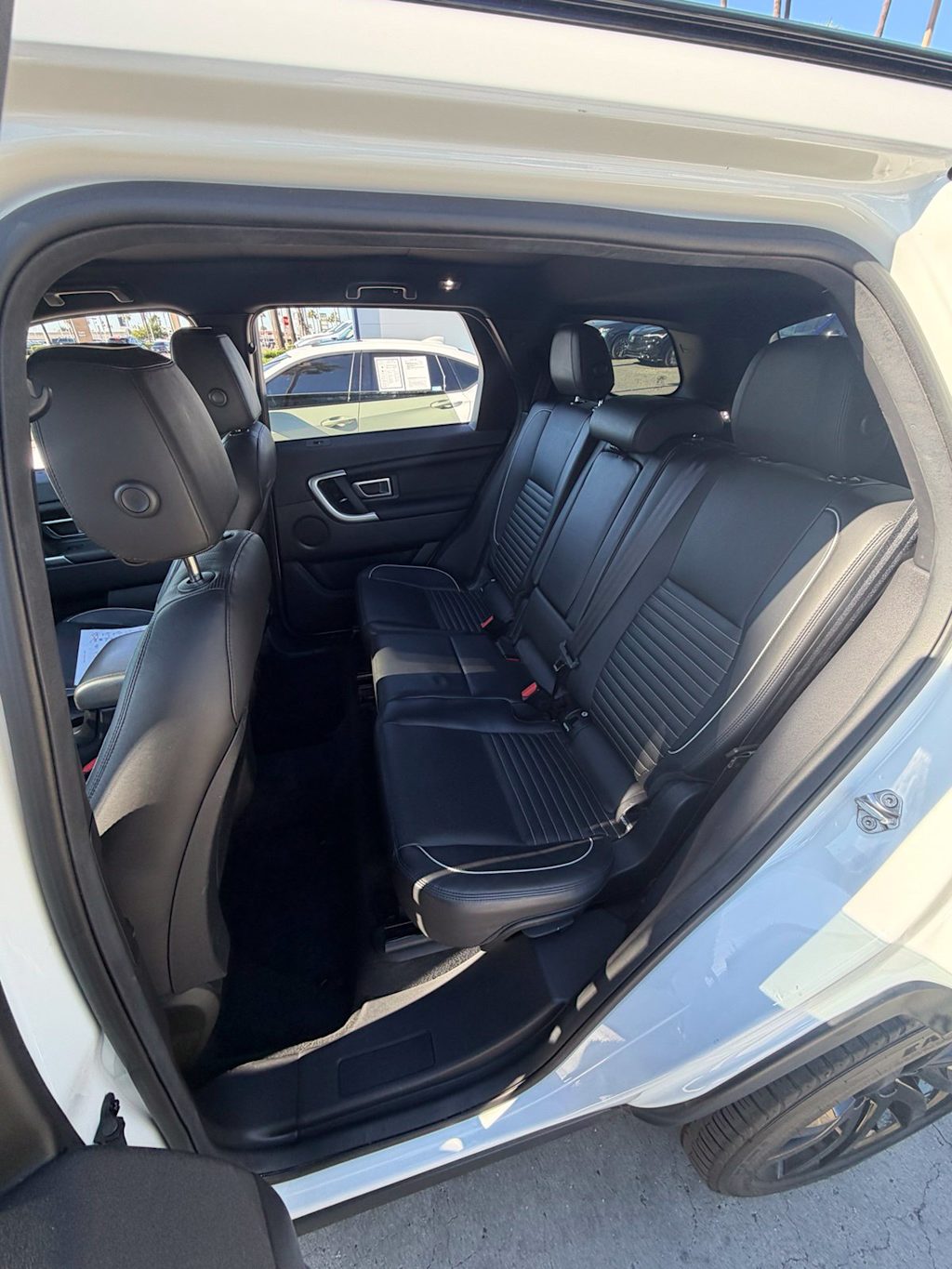 Thumbnail: 2018 Land Rover Discovery Sport - 6