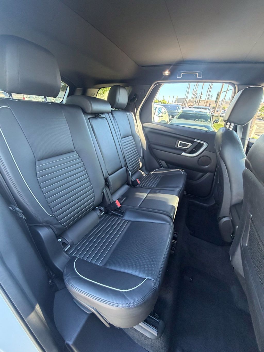 Thumbnail: 2018 Land Rover Discovery Sport - 11