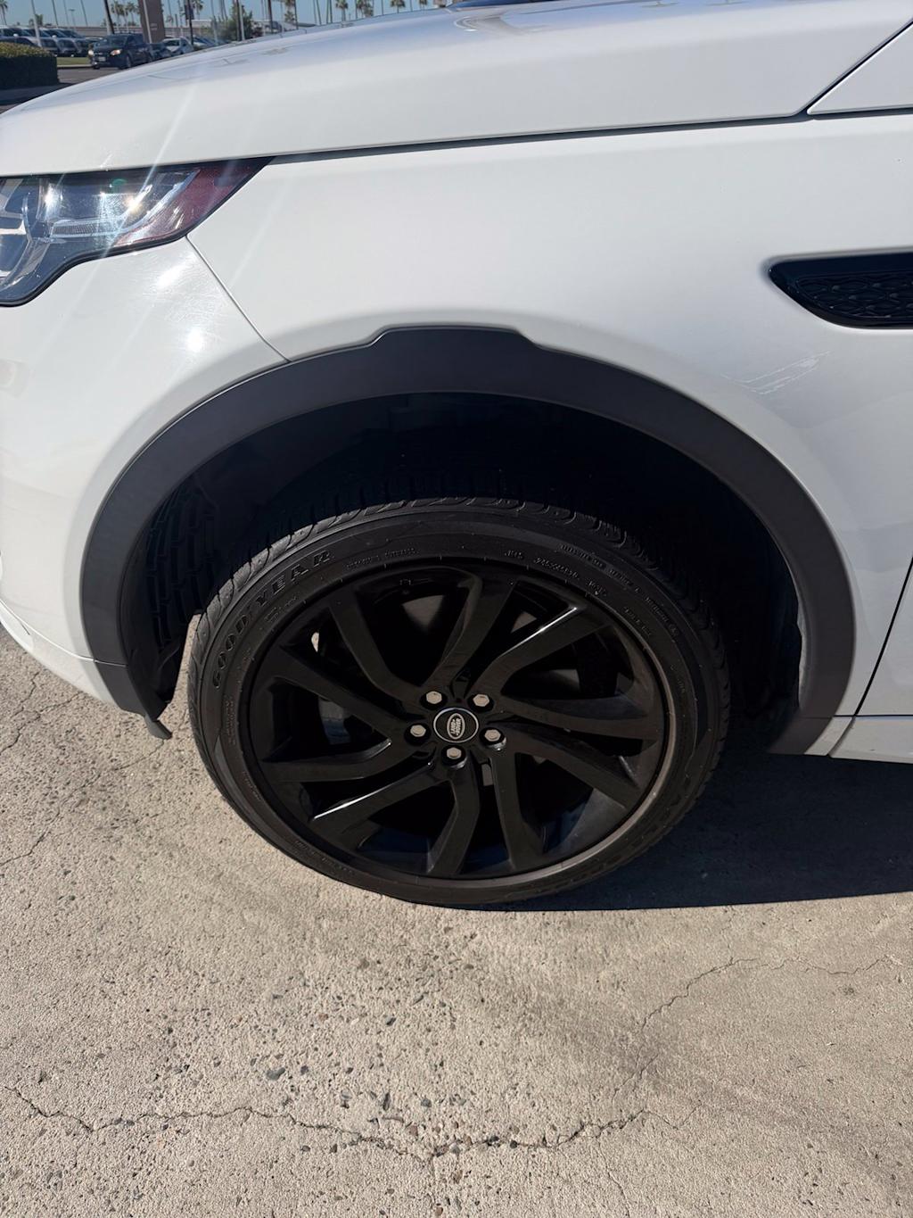 Thumbnail: 2018 Land Rover Discovery Sport - 7