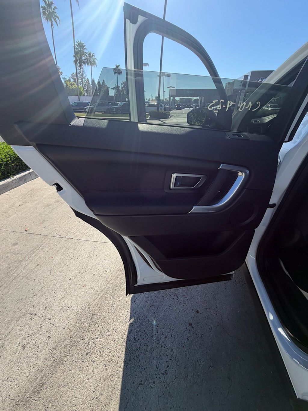 Thumbnail: 2018 Land Rover Discovery Sport - 16