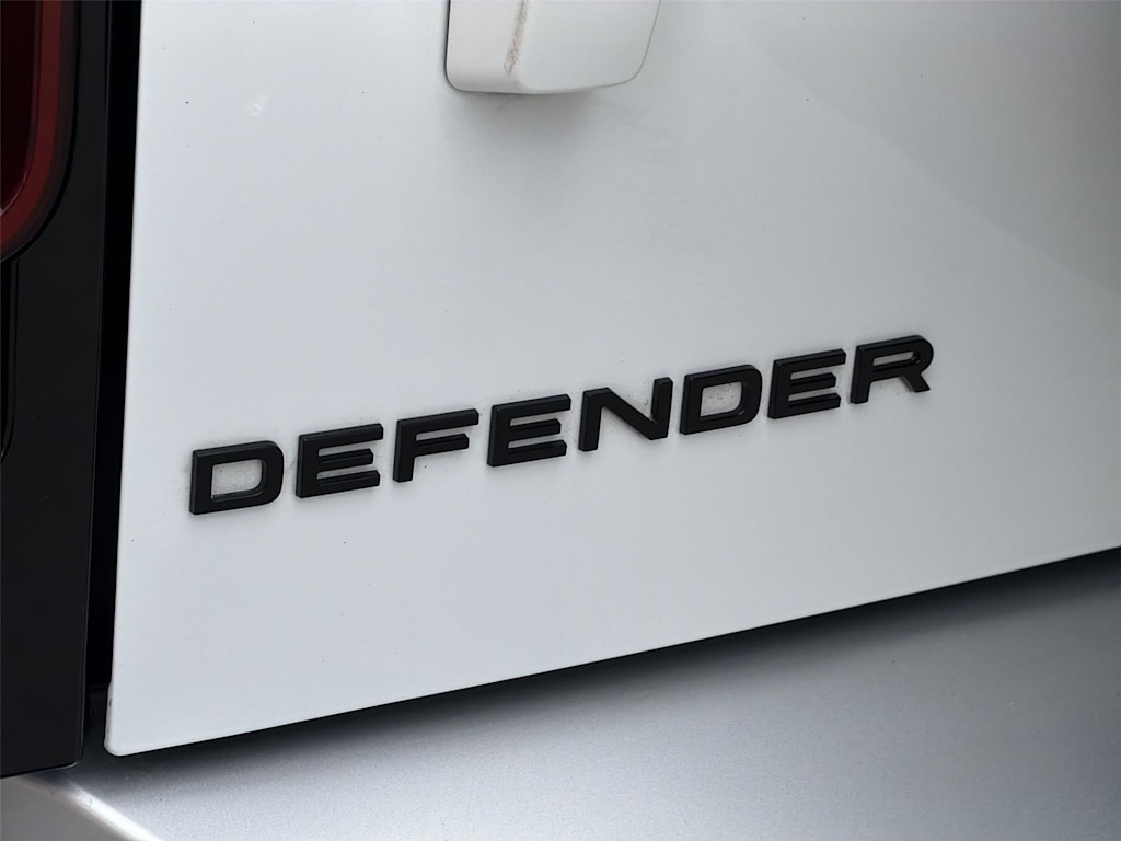 Thumbnail: 2022 Land Rover Defender - 6