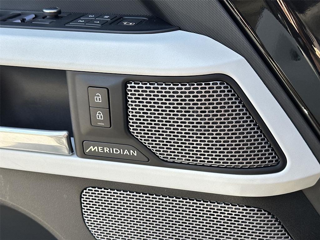 Thumbnail: 2020 Land Rover Defender - 32