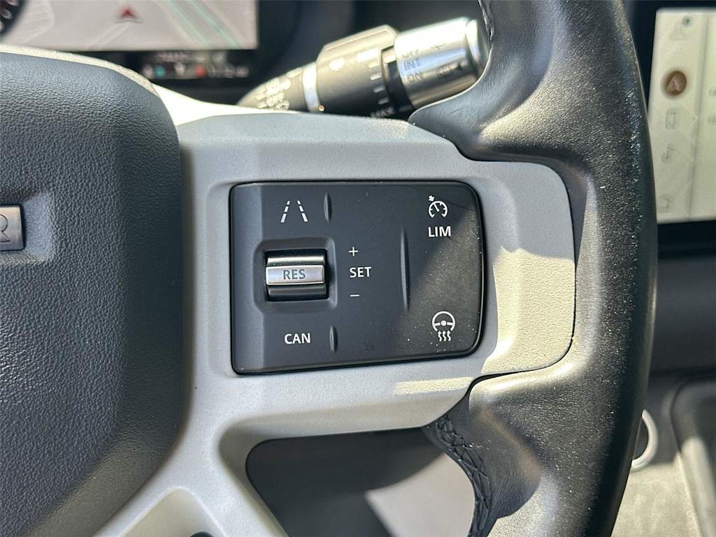 Thumbnail: 2020 Land Rover Defender - 28