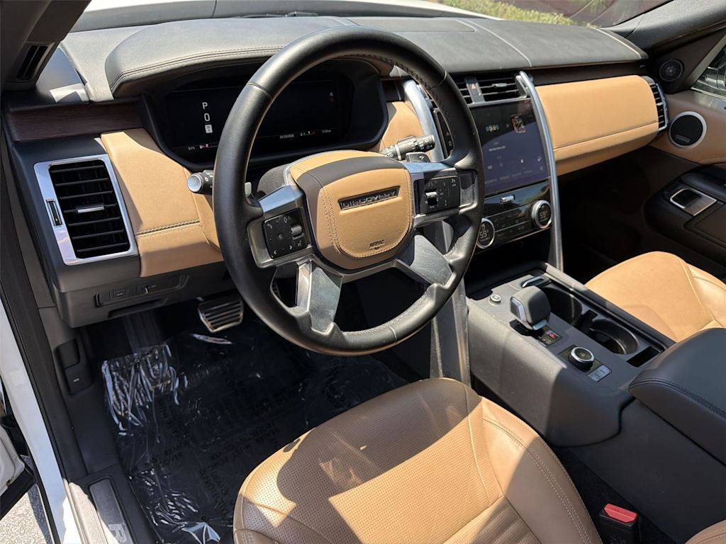Thumbnail: 2023 Land Rover Discovery - 2