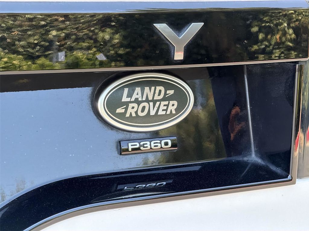 Thumbnail: 2023 Land Rover Discovery - 7