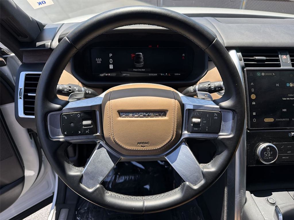 Thumbnail: 2023 Land Rover Discovery - 15