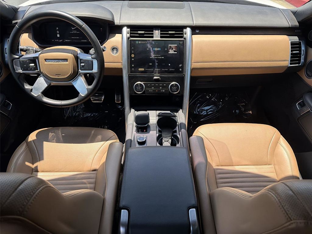 Thumbnail: 2023 Land Rover Discovery - 10