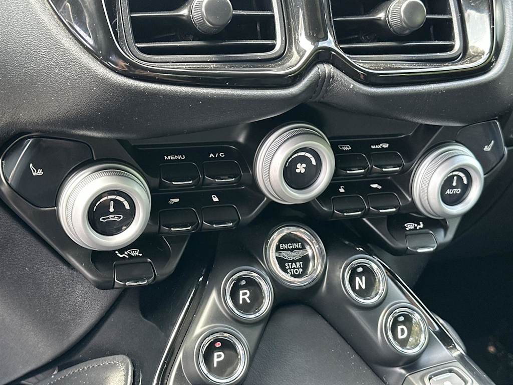 2022 Aston Martin Vantage F1 Edition 26