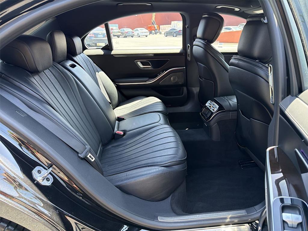 Thumbnail: 2023 Mercedes-Benz S-Class - 13