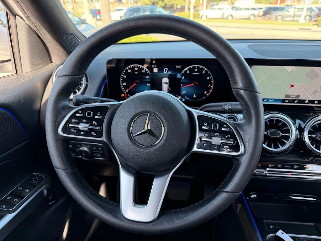 Thumbnail: 2022 Mercedes-Benz GLB - 2
