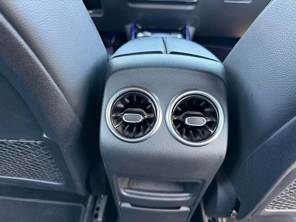 Thumbnail: 2022 Mercedes-Benz GLB - 22
