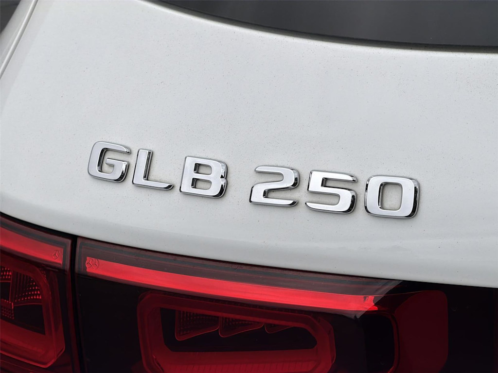 Thumbnail: 2022 Mercedes-Benz GLB - 7