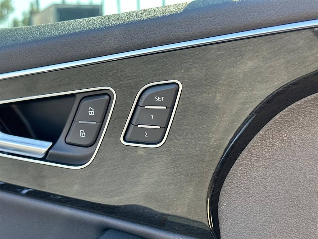 Thumbnail: 2021 Audi Q7 - 32