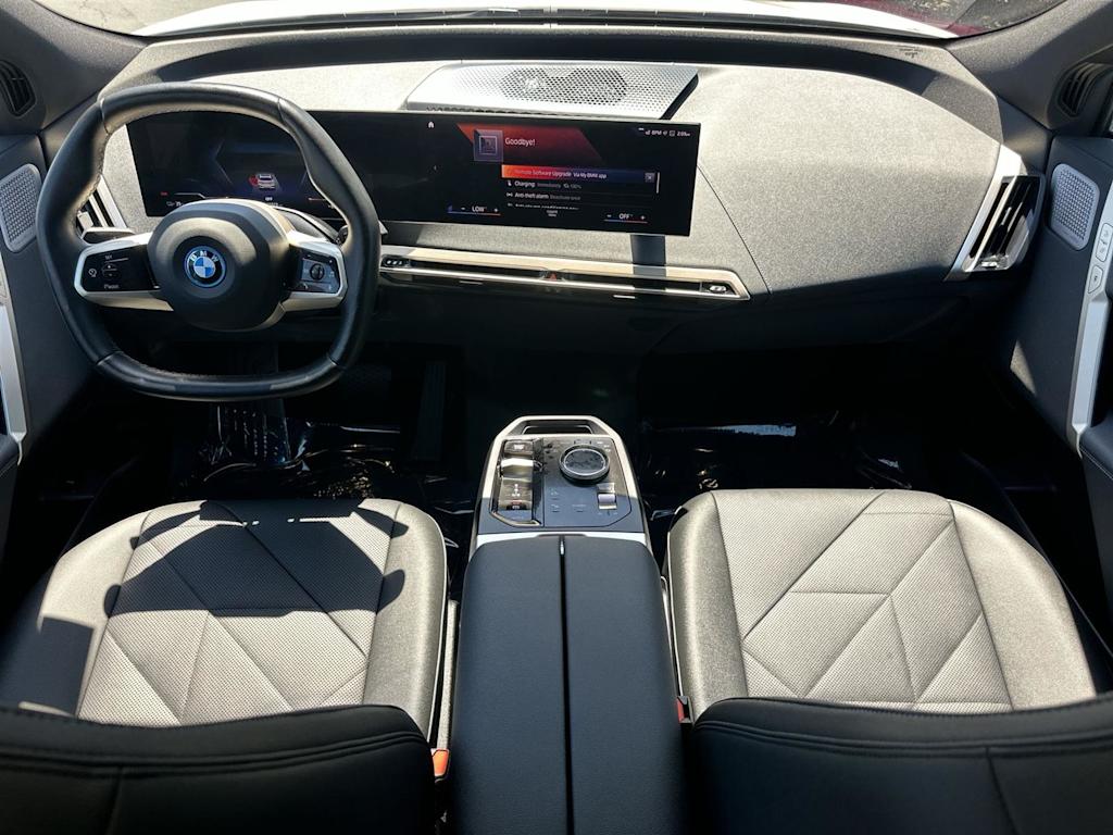 Thumbnail: 2022 BMW iX - 10