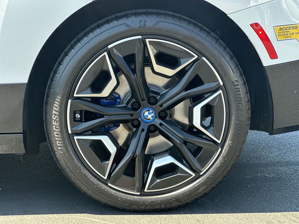Thumbnail: 2022 BMW iX - 8