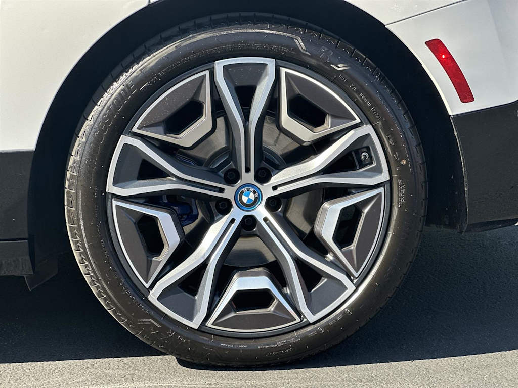 Thumbnail: 2024 BMW iX - 8