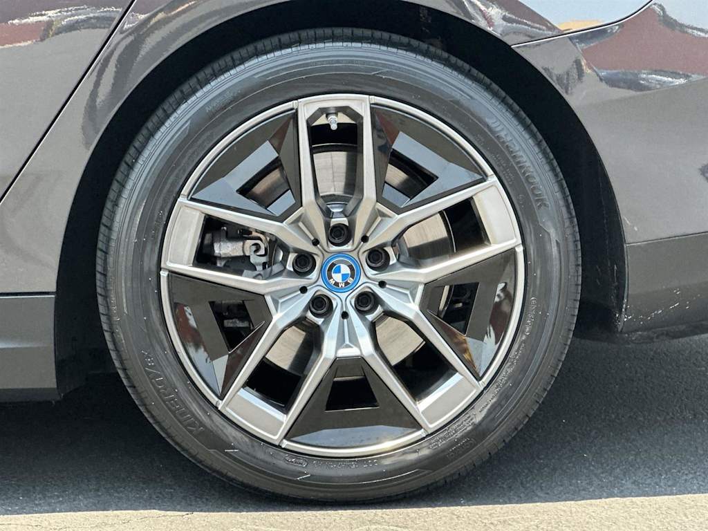 Thumbnail: 2024 BMW i5 - 8