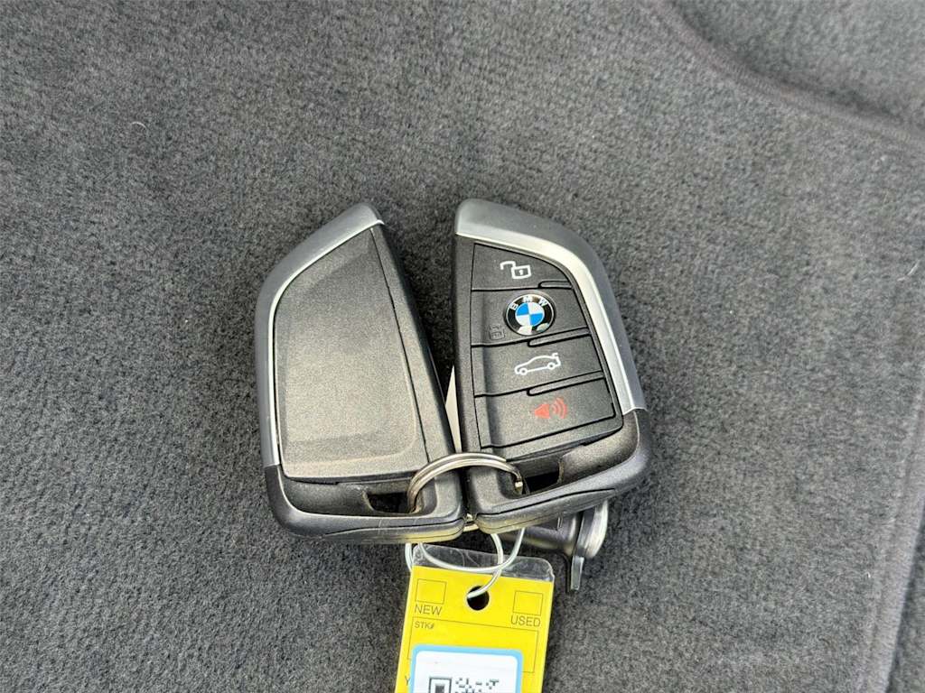 Thumbnail: 2023 BMW i4 - 19