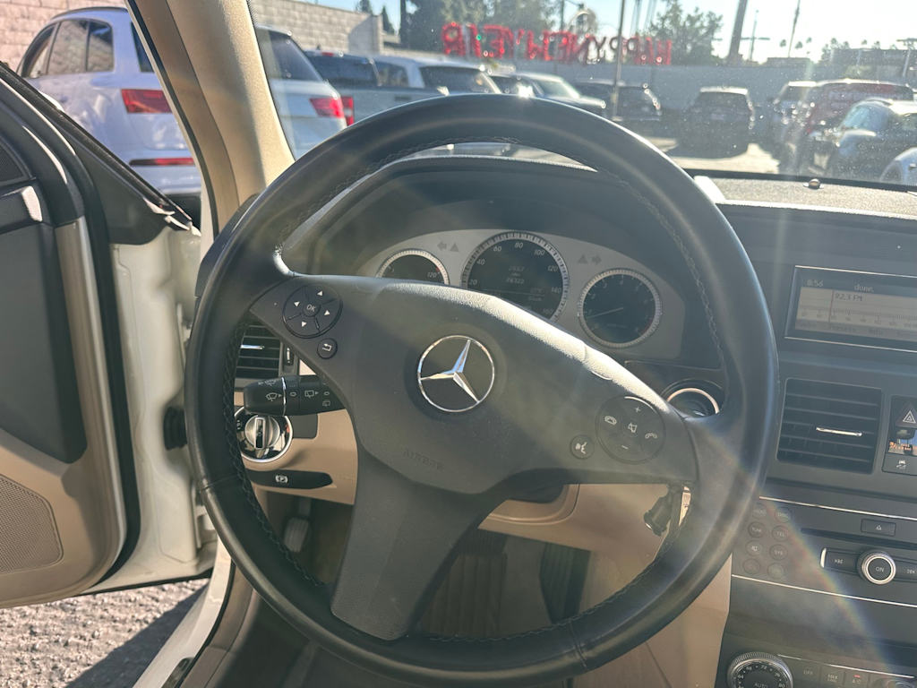 Thumbnail: 2011 Mercedes-Benz GLK - 2