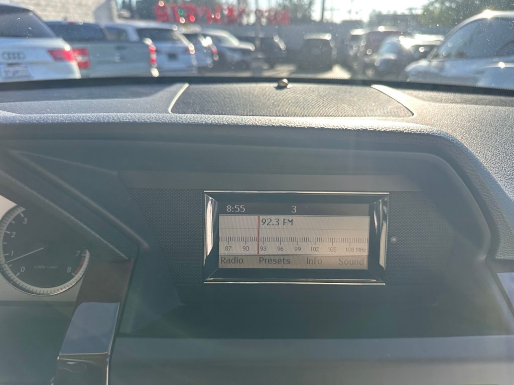 Thumbnail: 2011 Mercedes-Benz GLK - 21