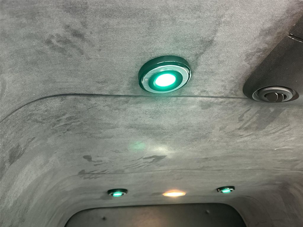 Thumbnail: 2015 Mercedes-Benz Sprinter - 19