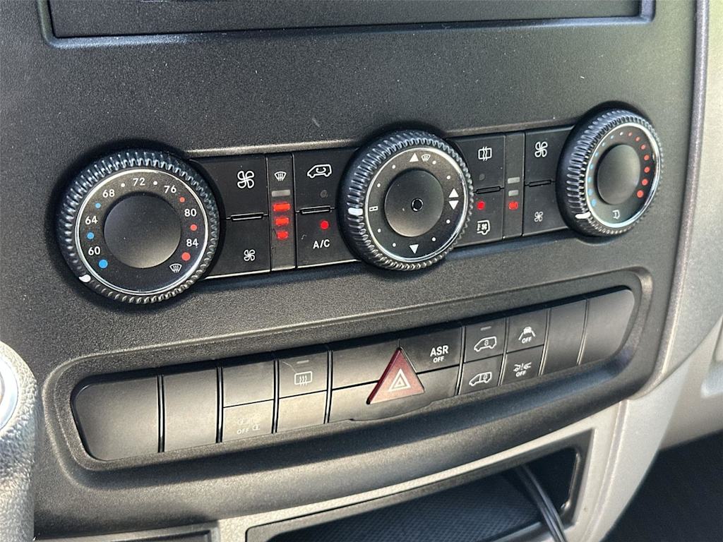 Thumbnail: 2015 Mercedes-Benz Sprinter - 28