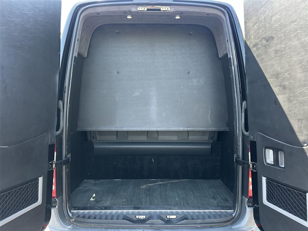 Thumbnail: 2015 Mercedes-Benz Sprinter - 23