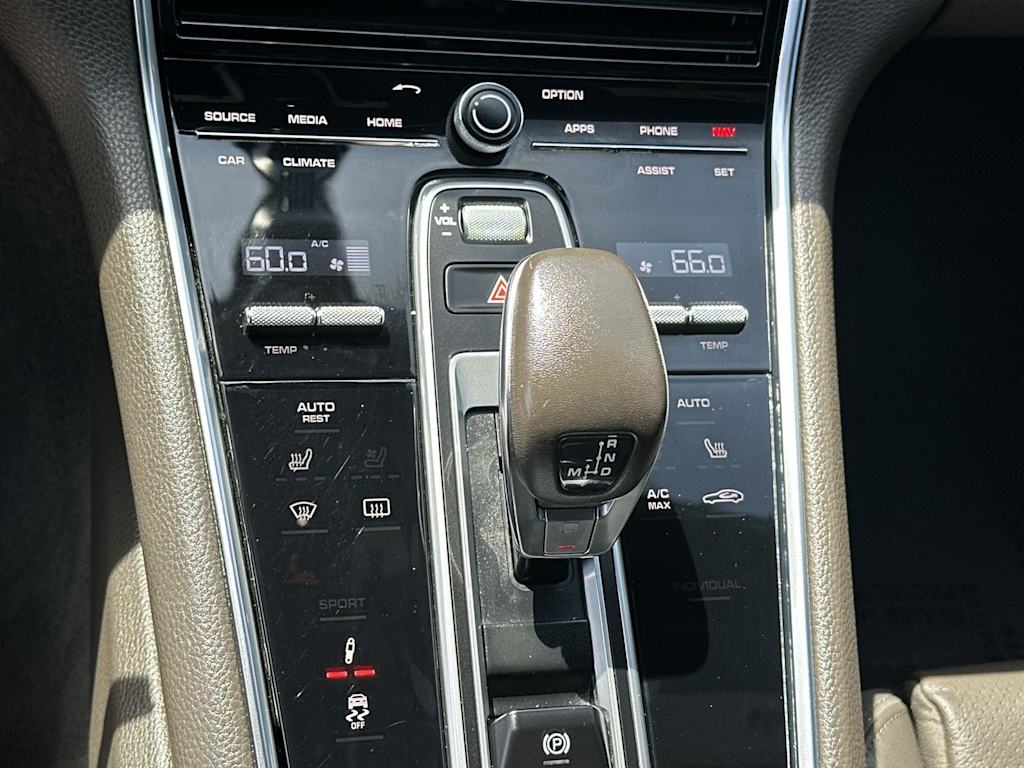 2018 Porsche Panamera 4 28