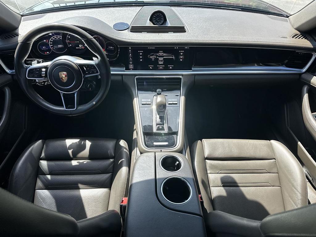 2018 Porsche Panamera 4 10