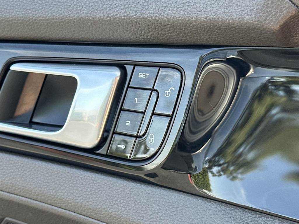 2018 Porsche Panamera 4 30