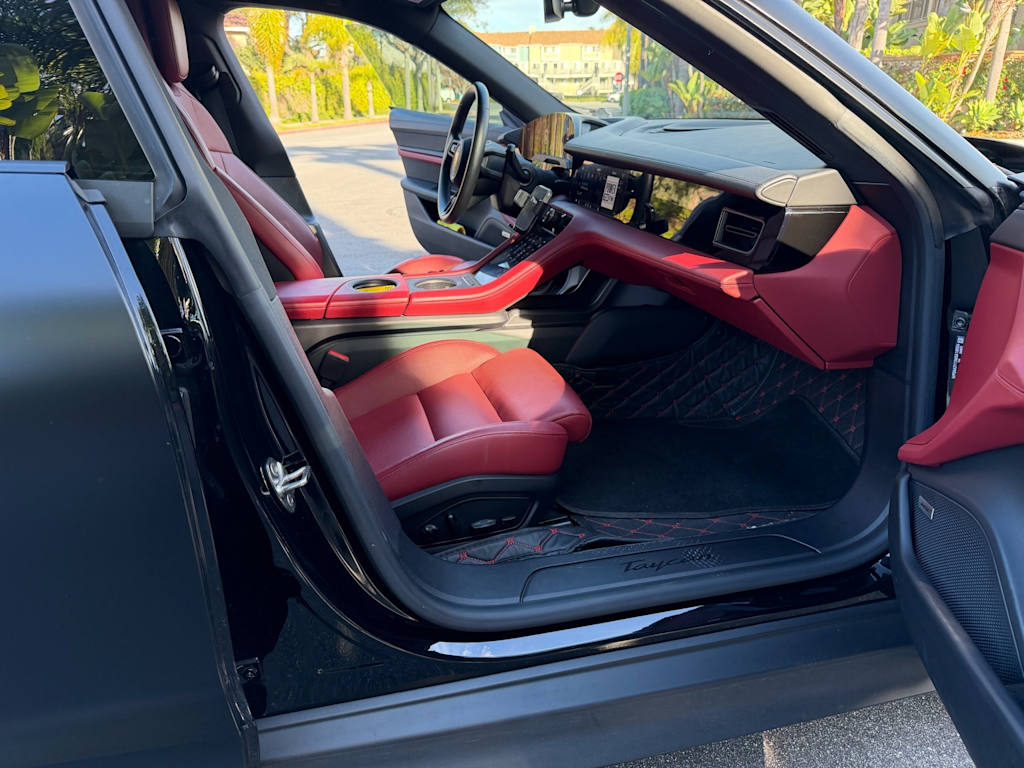 Thumbnail: 2021 Porsche Taycan - 18