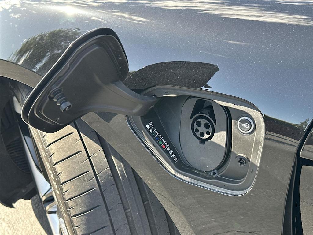 Thumbnail: 2022 Porsche Taycan - 20