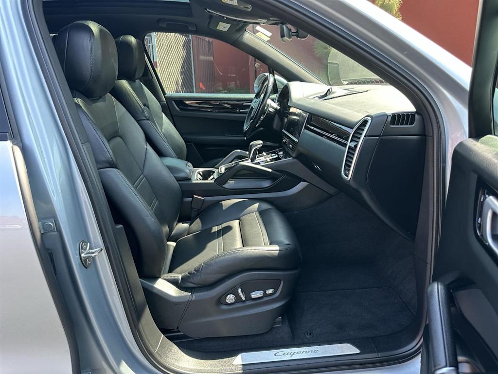 Thumbnail: 2020 Porsche Cayenne - 12