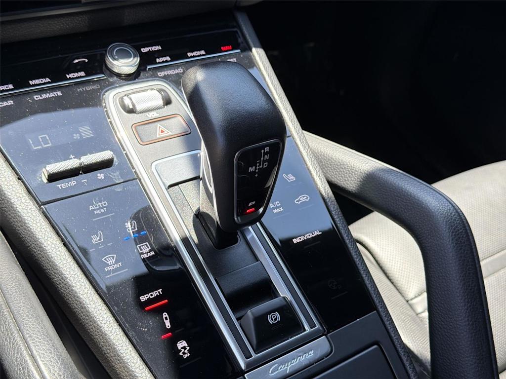 Thumbnail: 2022 Porsche Cayenne - 17