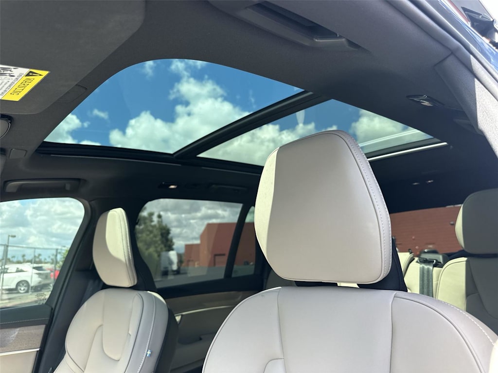 Thumbnail: 2026 Volvo XC90 - 33