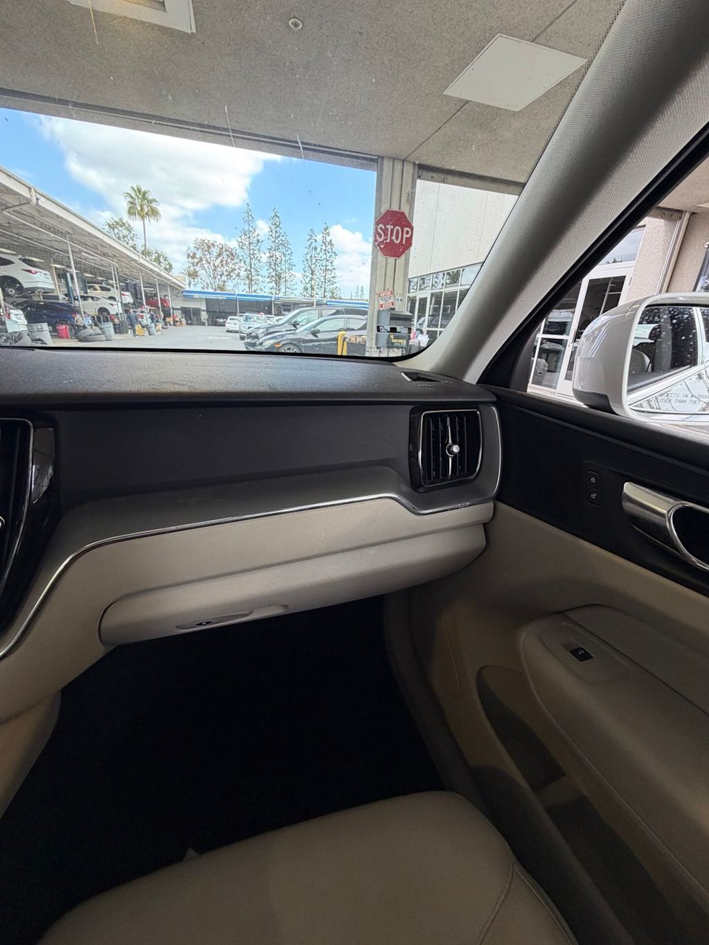Thumbnail: 2020 Volvo XC60 - 23