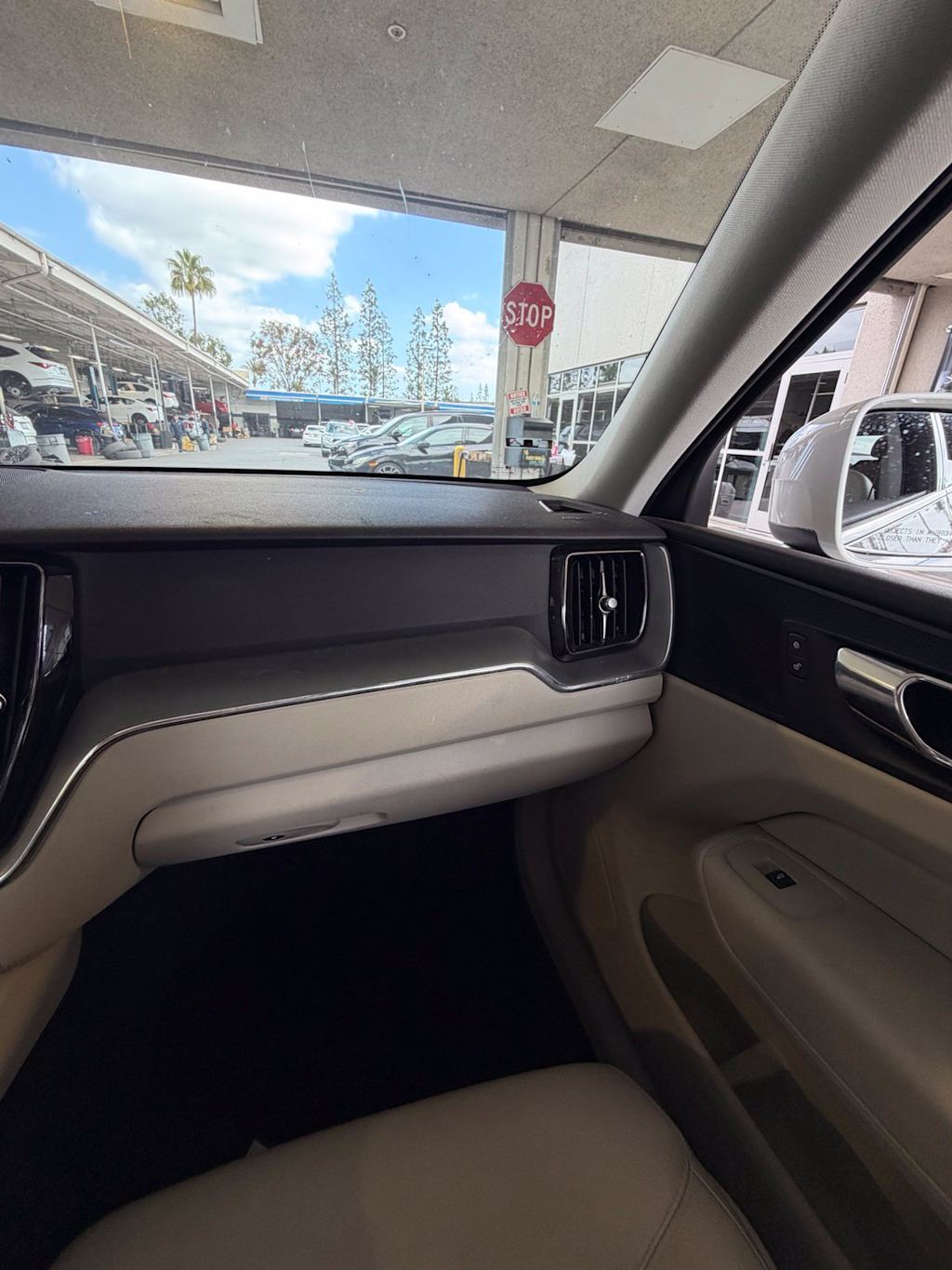 Thumbnail: 2020 Volvo XC60 - 23