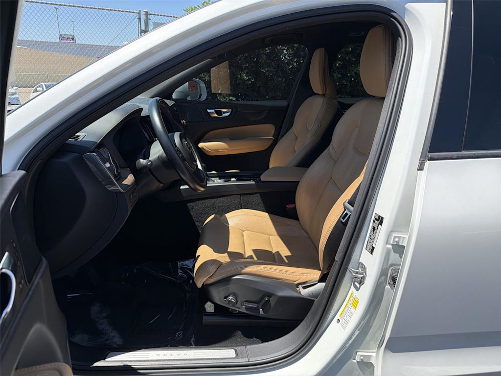 Thumbnail: 2021 Volvo XC60 - 10