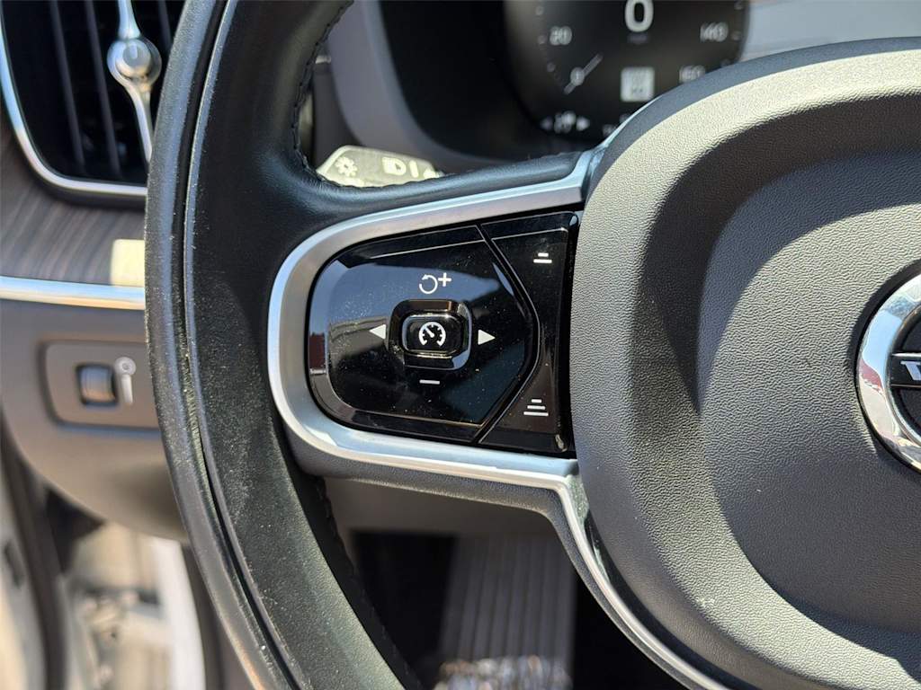 Thumbnail: 2021 Volvo XC60 - 23