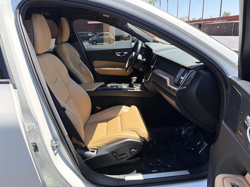 Thumbnail: 2021 Volvo XC60 - 11
