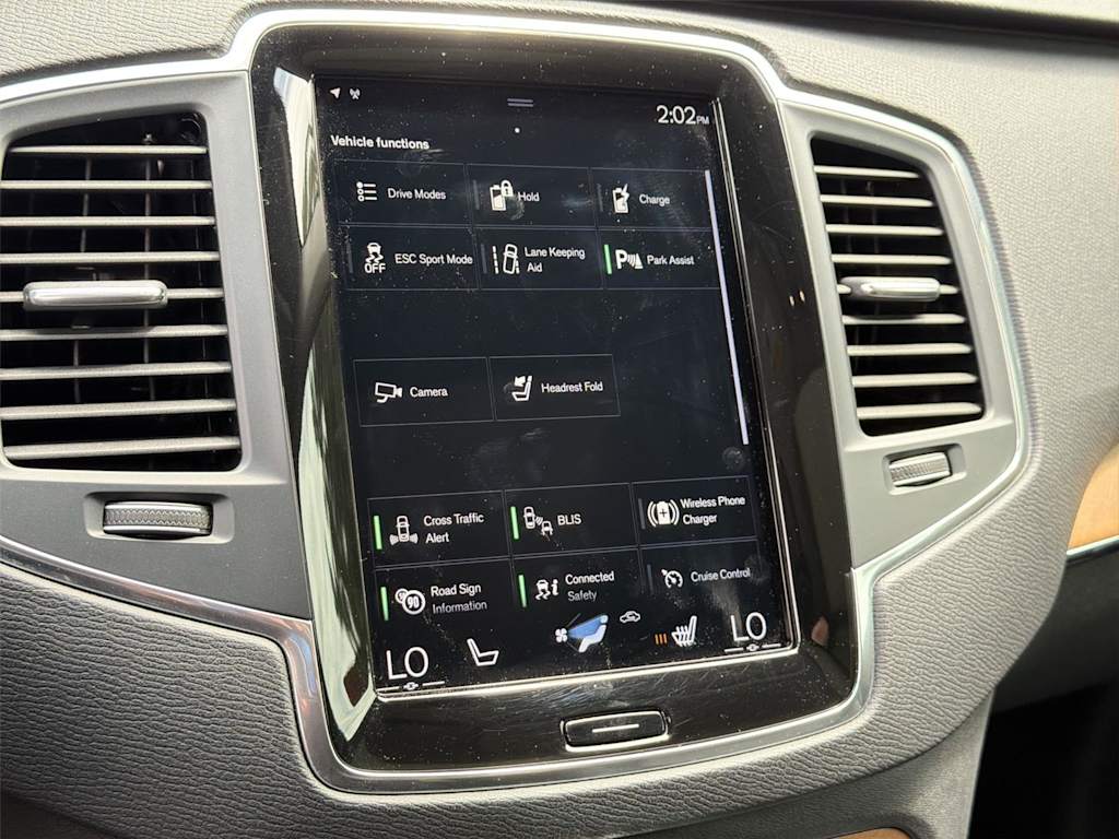 Thumbnail: 2022 Volvo XC90 - 30