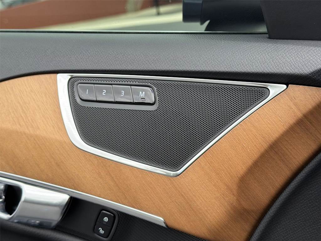 Thumbnail: 2022 Volvo XC90 - 33