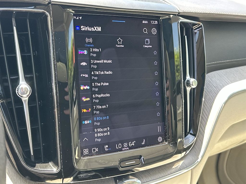 Thumbnail: 2022 Volvo XC60 - 15