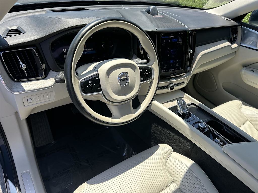 Thumbnail: 2022 Volvo XC60 - 2