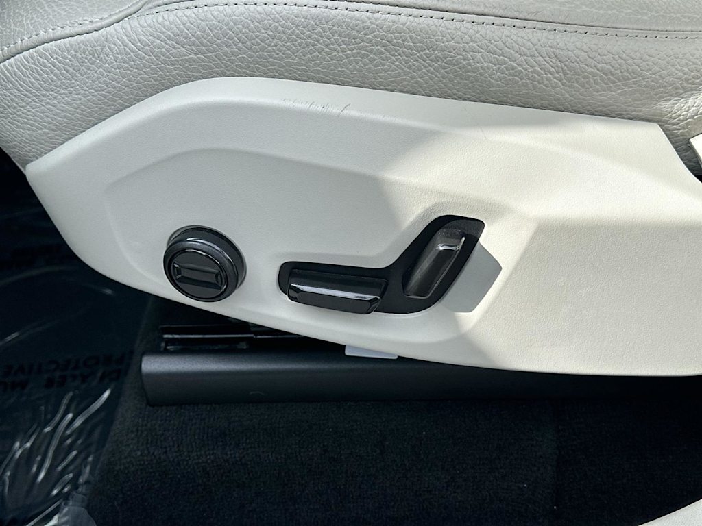 Thumbnail: 2023 Volvo XC90 - 22