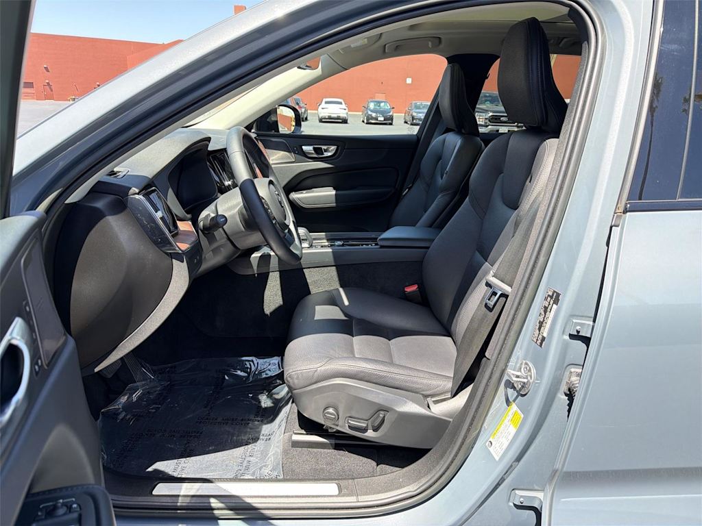 Thumbnail: 2023 Volvo XC60 - 11